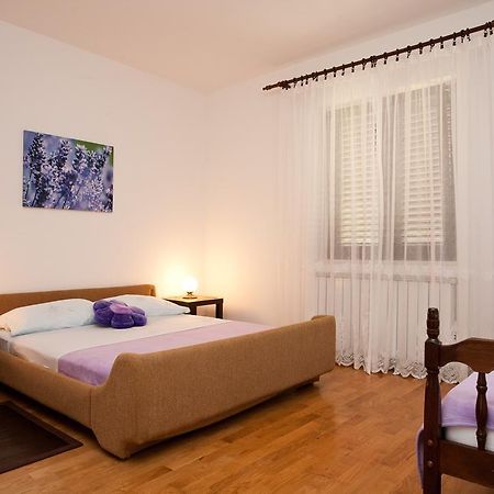 Apartment Milka Крк Екстер'єр фото