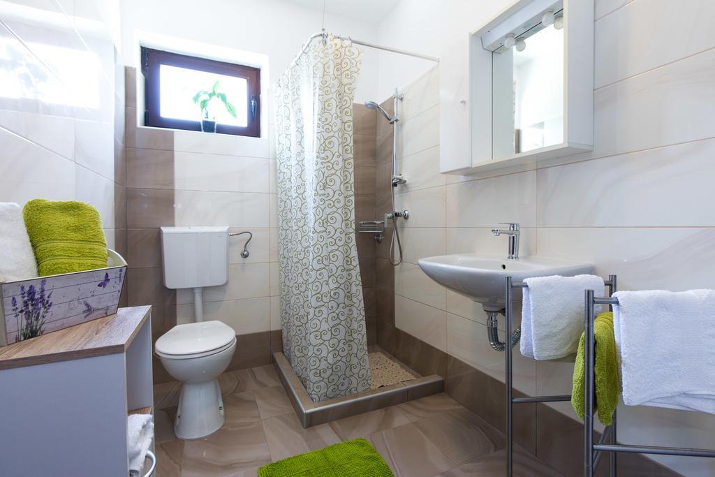 Apartment Milka Крк Екстер'єр фото
