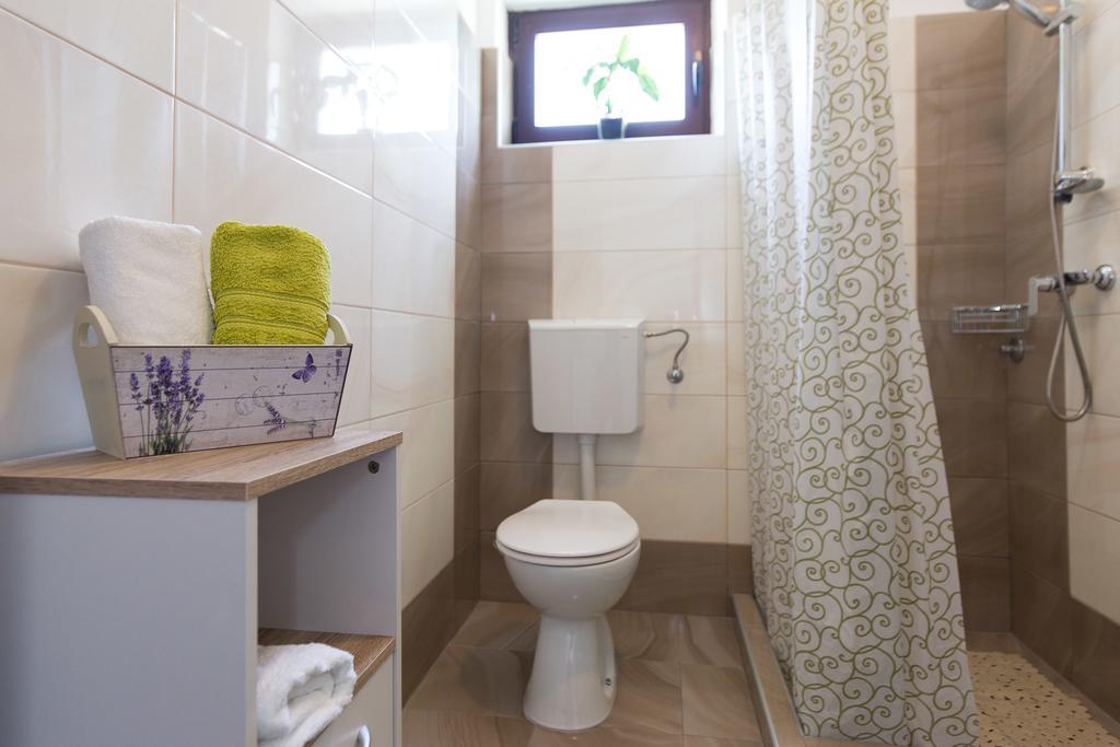 Apartment Milka Крк Екстер'єр фото
