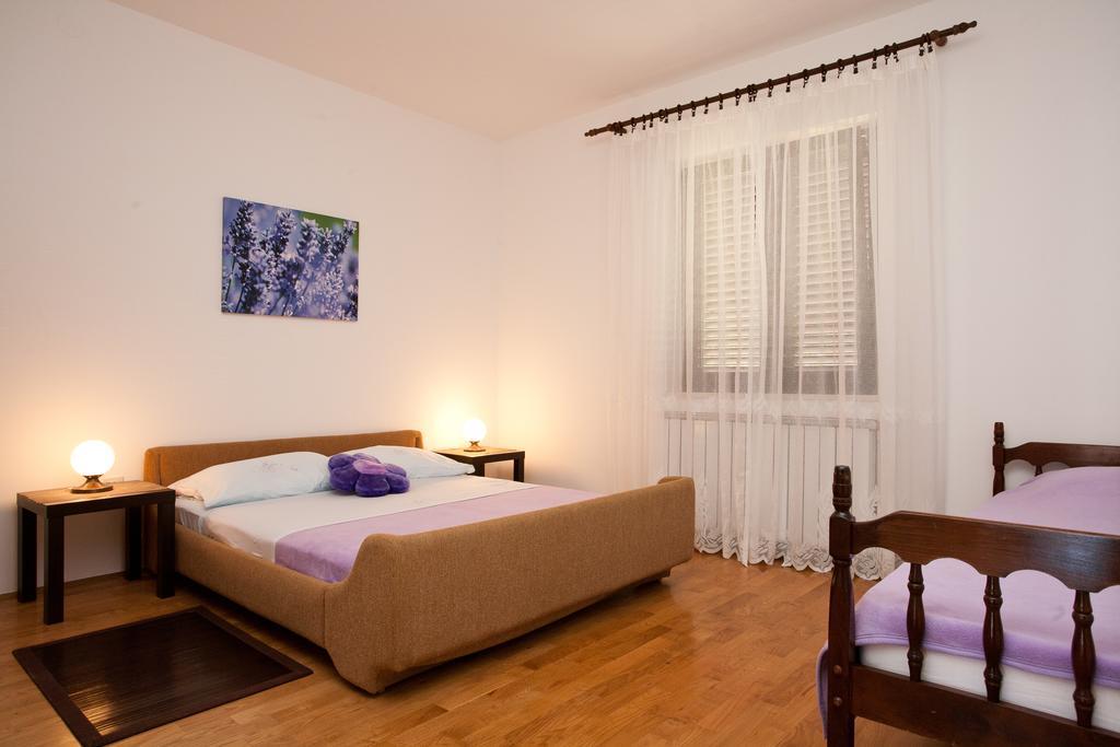 Apartment Milka Крк Екстер'єр фото